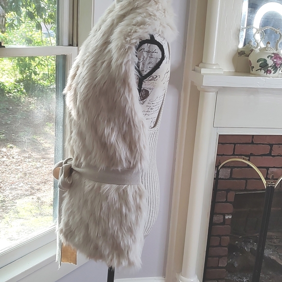 Costa Blanca Faux Fur Sweater Vest Soft Cream - Picture 5 of 8